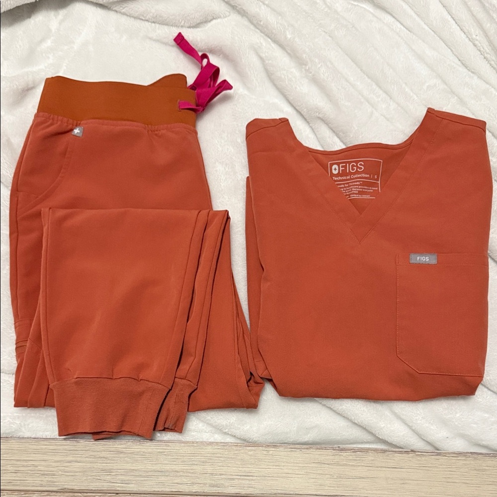 Figs Burnt Orange Scrub Ensemble